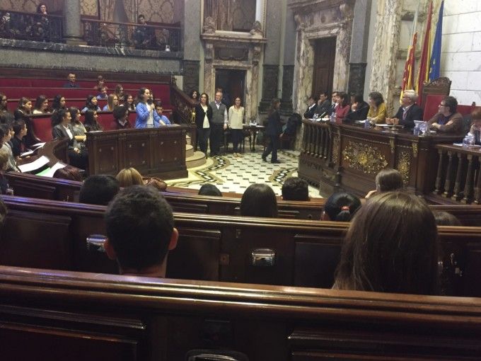 Els estudiants plantegen els problemes dels seus barris al govern municipal de València