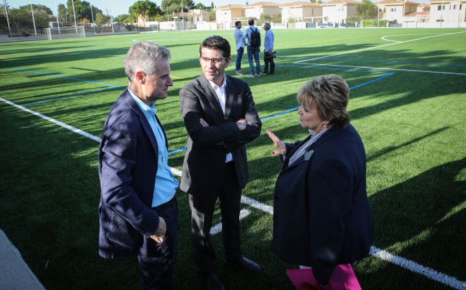 jorge-rodriguez-y-mercedes-berenguer-durante-su-visita-a-las-obras-del-pifs-en-leliana