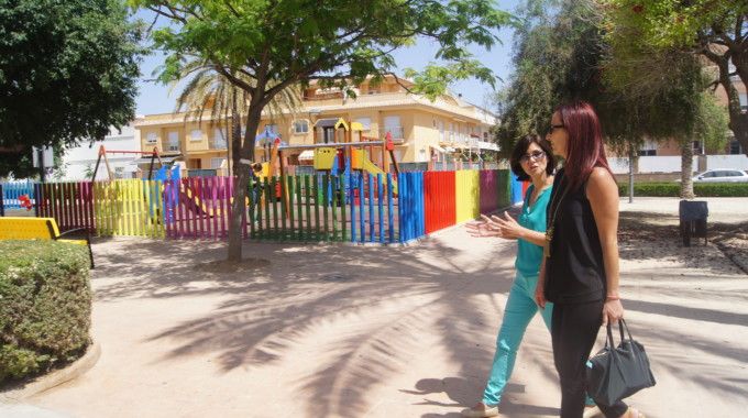 maria-josep-amigo-i-marta-signes-durant-la-visita-als-treballs-dadequacio-dels-parcs-del-real_02