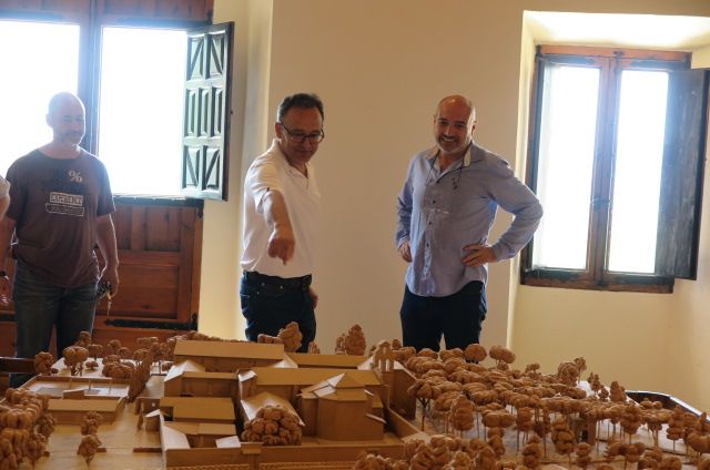 pep-estornell-i-xavi-rius-maqueta-monestir