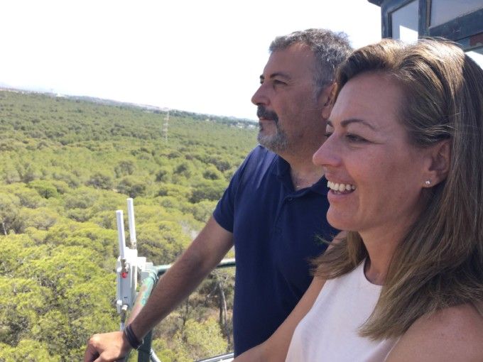 concejal-seguridad-y-jefe-policia-local-en-torre-vigilancia-la-vallesa