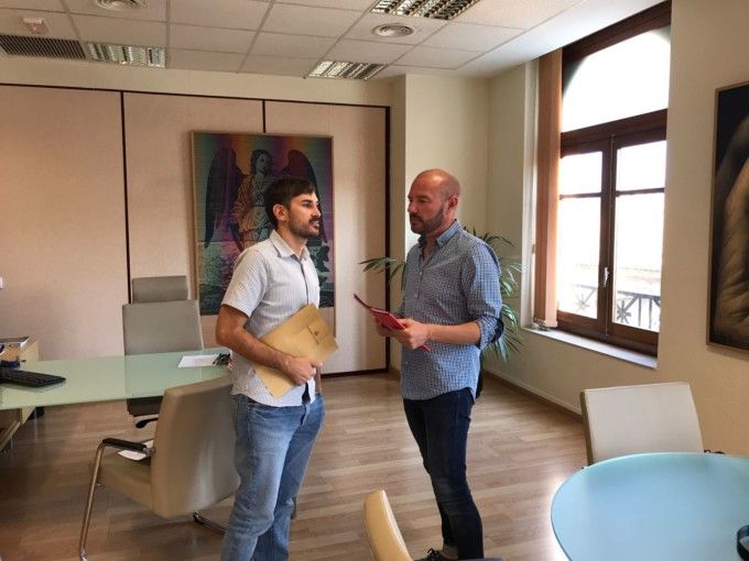 toni-gaspar-y-sergi-campillo-en-la-sede-del-area-de-hacienda-de-la-diputacion