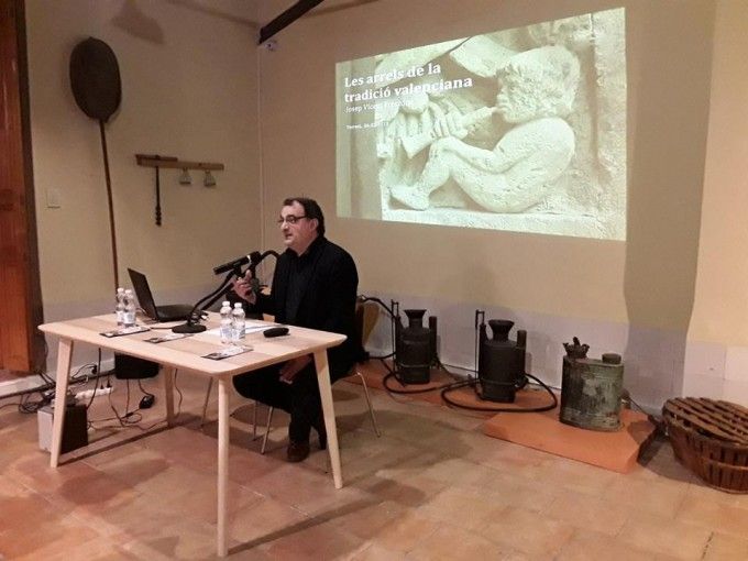 Josep Vicent Frechina pronuncia conferencia Les arrels de la tradició valenciana