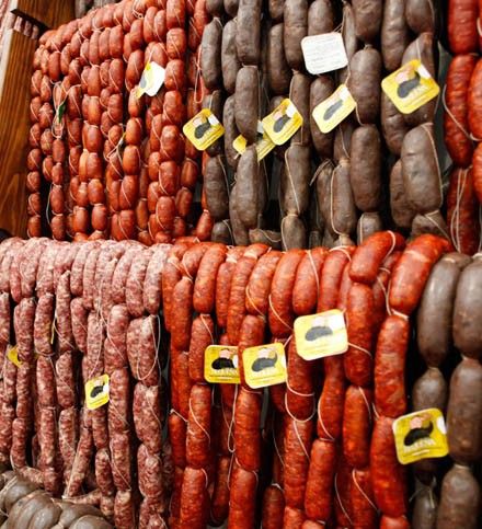 Conjunt d'embotits, como los de Gran Feria del Embutido de Requena