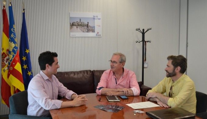 reunion_director_avt