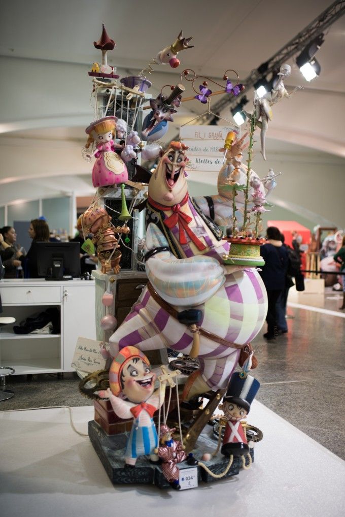 ninot-falla-el-pilar-2019