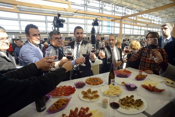 Asistentes a la Muestra del Embutido Artesano y de Calidad en Requena.