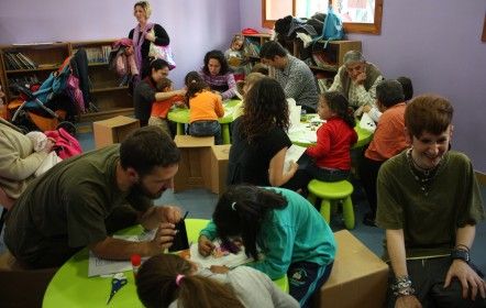 Biblioteca-Infantil-con-gente-442x280