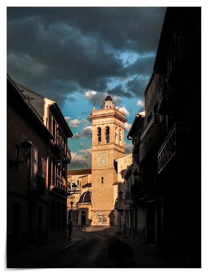 Capvespre a la Plaça de l'Esglèsia, de Gerardo Poveda