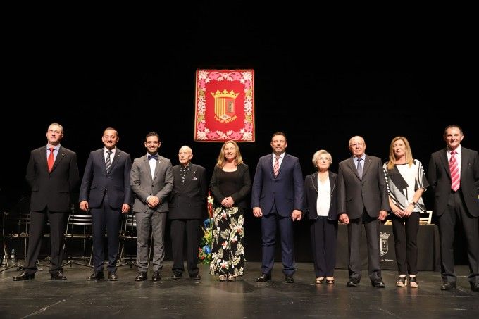 Entrega Insignias de Oro de la Villa