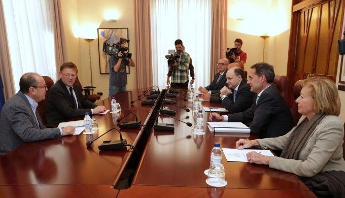 191029_FOTO_1_PRE_REUNION_ADQUISICION_DESERT_PALMES