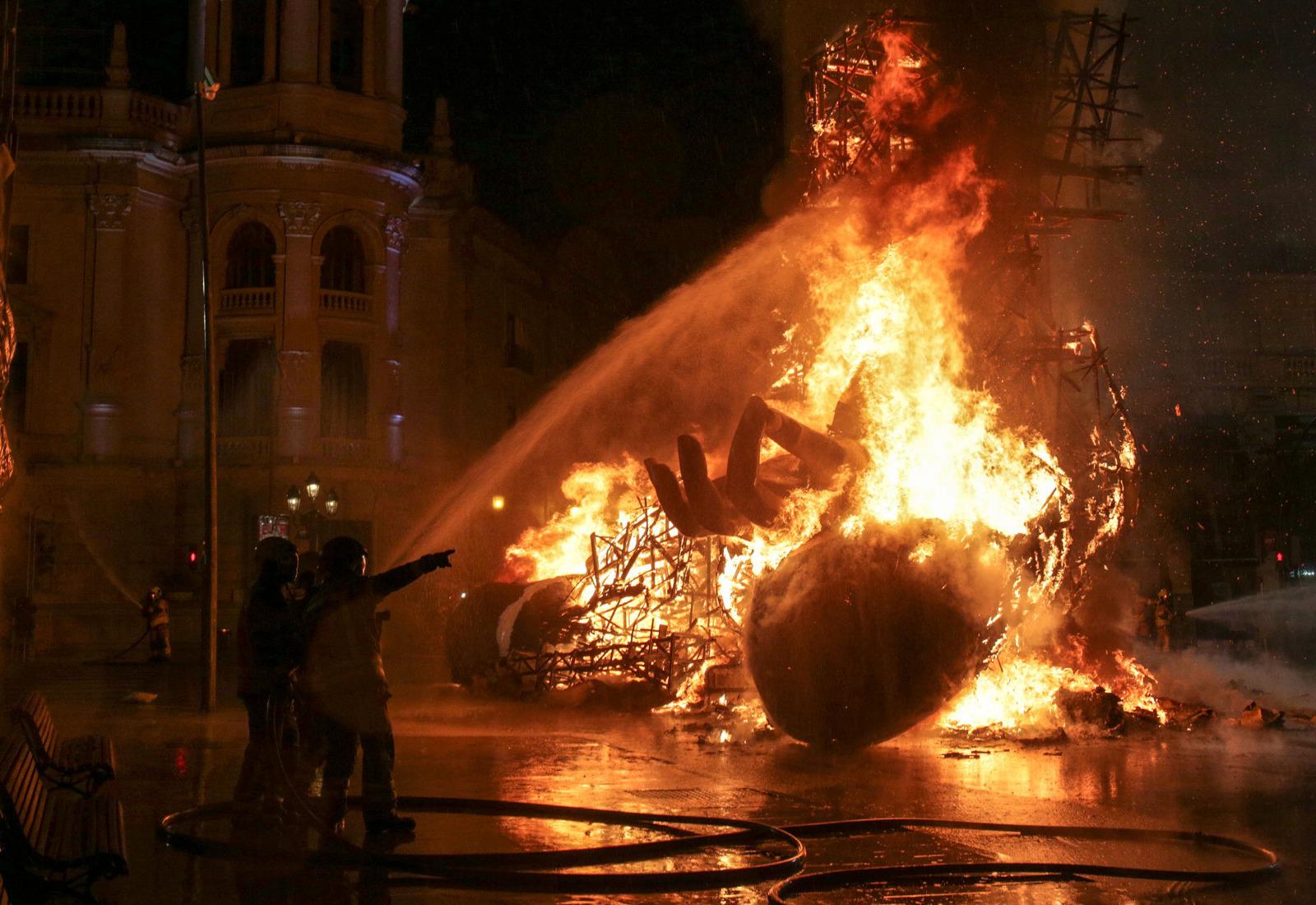 Cremà de la falla municipal de València