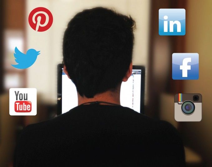 Imtage d'arxiu sobre l'addició davant les xarxes socials