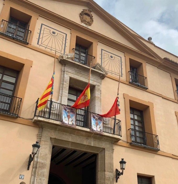 Banderas a media asta