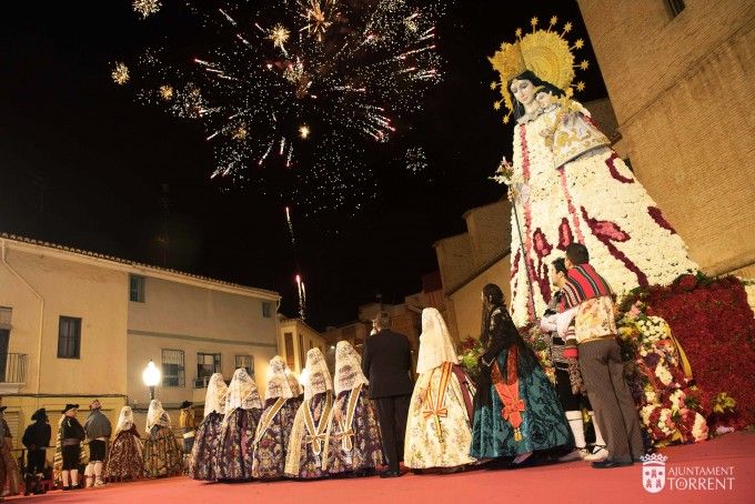 Acto de la Ofrenda en las Fallas de Torrent de un año previo a la pandemia