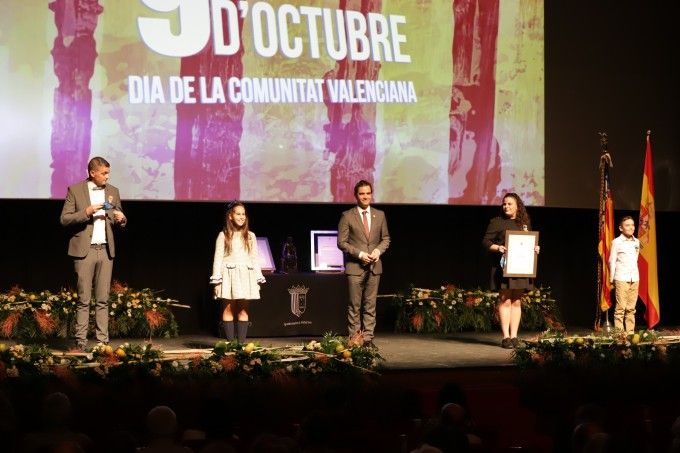 Insignia de Oro a la Falla Vicente Mortes