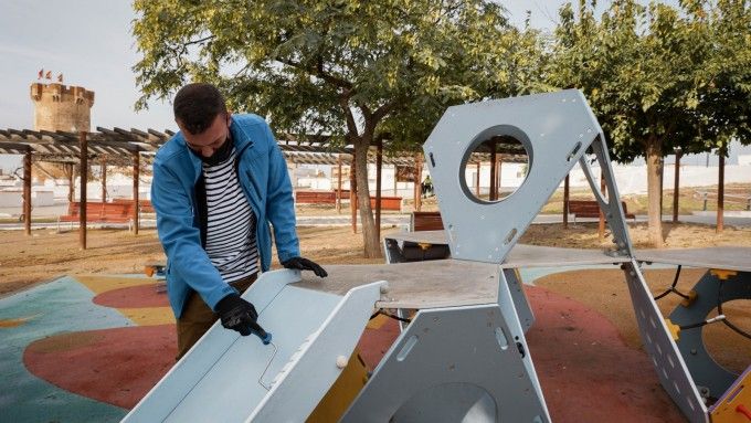 Aplicación de la nanopintura en el parque de la Torre