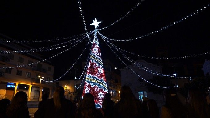 Encendido de las luces del árbol en la Plaza del Pueblo de Paterna