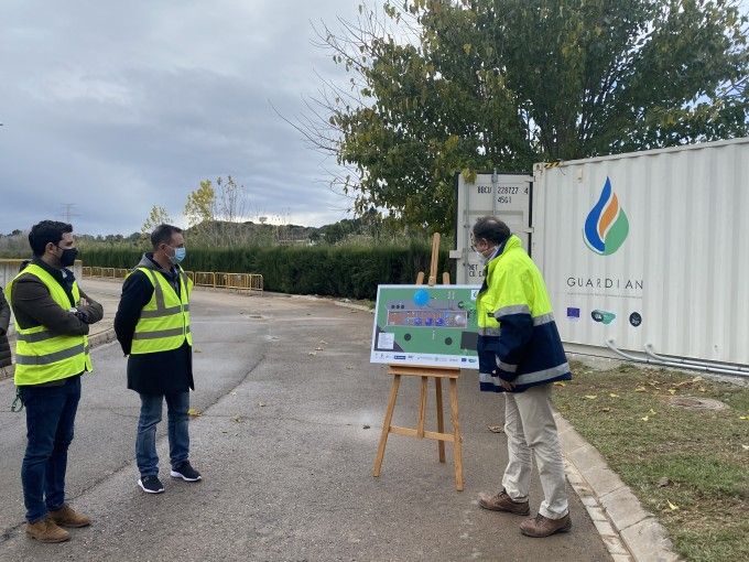 Alcalde de Paterna y Riba-Roja durante la presentación de la ERA 1