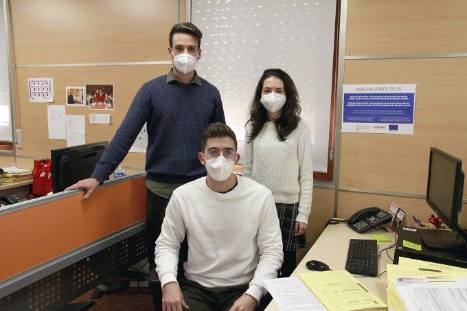 028-tres-contratados-1