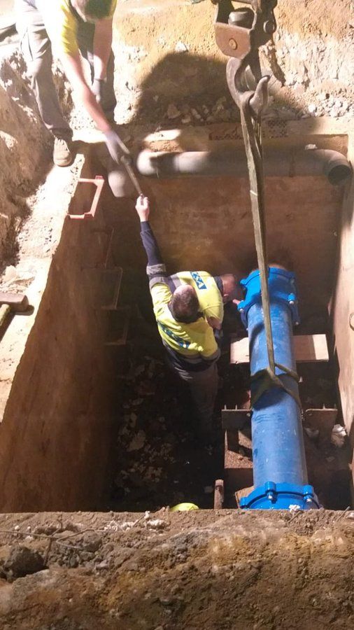 Reparació de l'Emshi a la tuberia de Sedaví