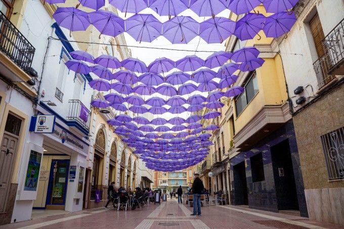 Un carrer de Mislata en la celebració del 8M de 2021