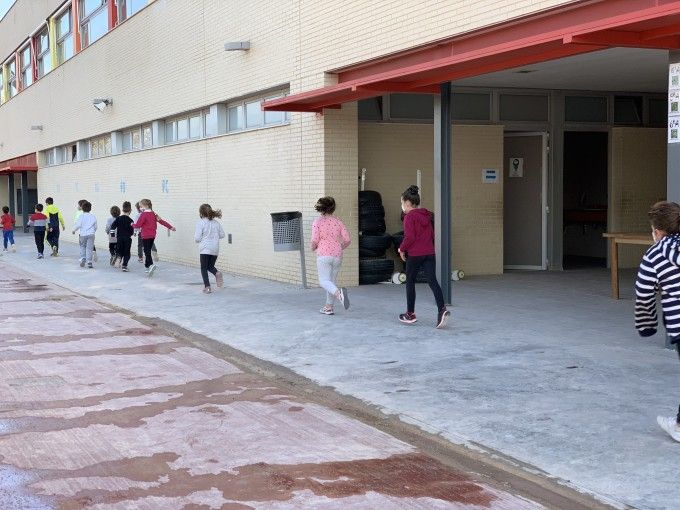 Niños-niñas-patio-CEIP-Lloma-Llarga