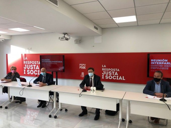 Ximo Puig Reunion Senadores y Diputados