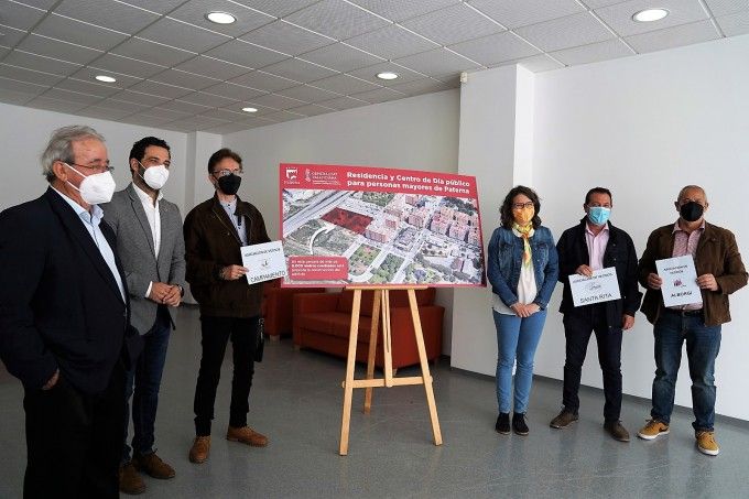 El Alcalde y la Vicepresidenta con los presidentes de asociaciones vecinales de Paterna