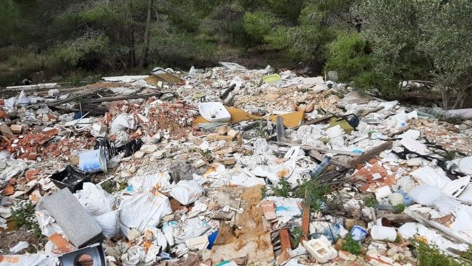 Punto de vertido, antes de su limpieza
