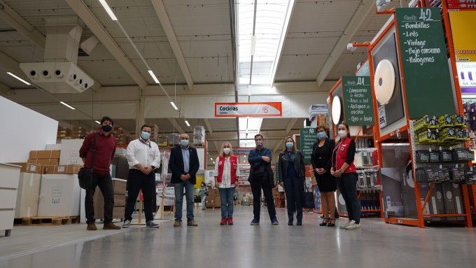 El Teniente Alcalde Julio Fernández con profesores, técnicos y participantes de la primera edición del POEFE