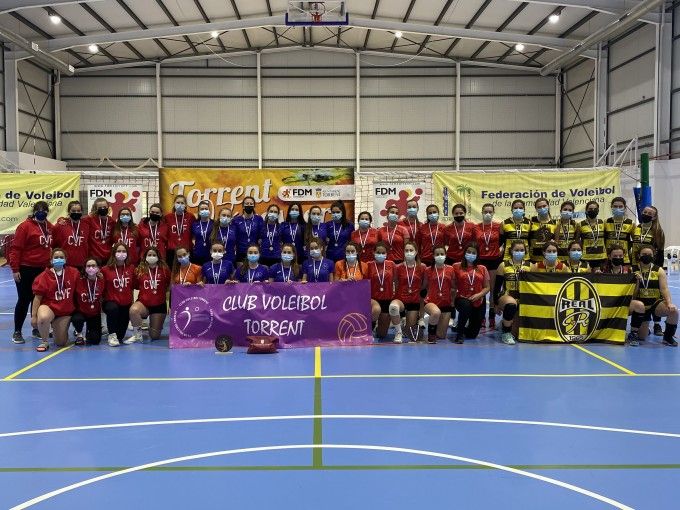 equipo Juvenil Femenino del Club Voleibol Torrent