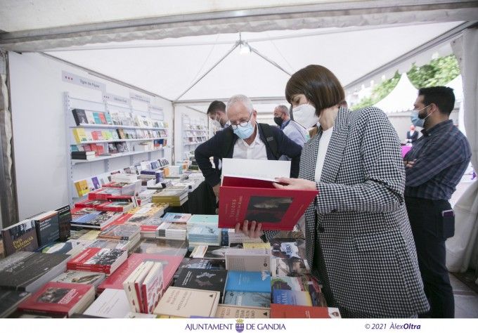 Diana Morant en la Plaça del Llibre de Gandia