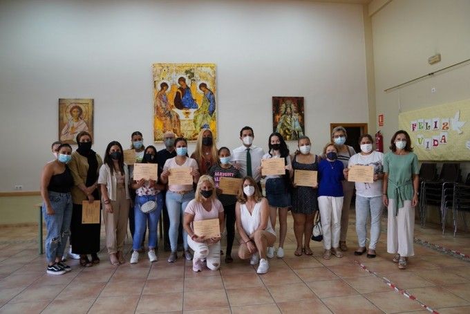 Acto de entrega de diplomas a las participantes en el Proyecto Sara