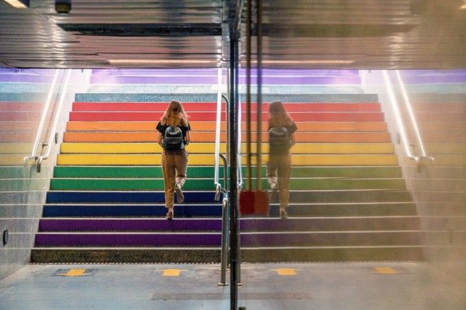 escaleras arcoiris metrovalencia
