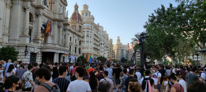 Manifestació a la plaça de l'Ajuntament de València per l'assassinat del jove Samuel Luiz