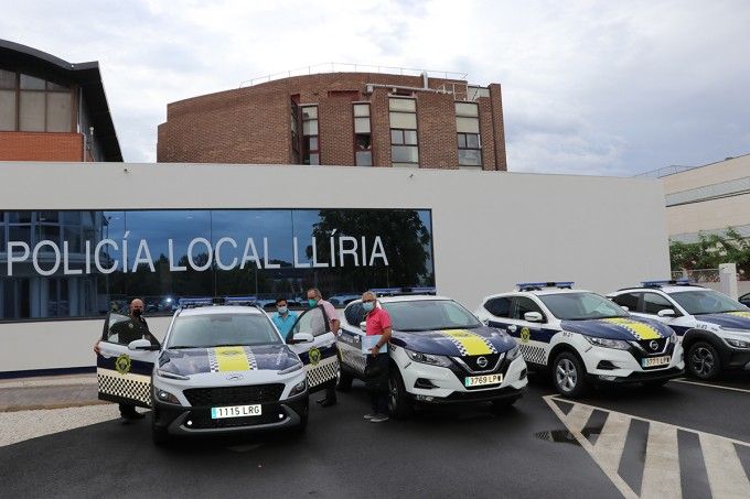 entrega nuevos coches policía