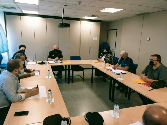 0721 Reunió hostalers Plaça Hondures - Cedre