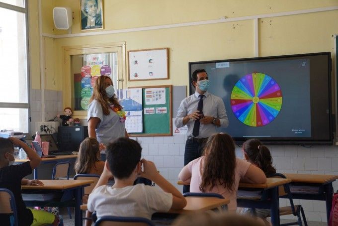 El Alcalde de Paterna durante su visita hoy a La Salle Profesional