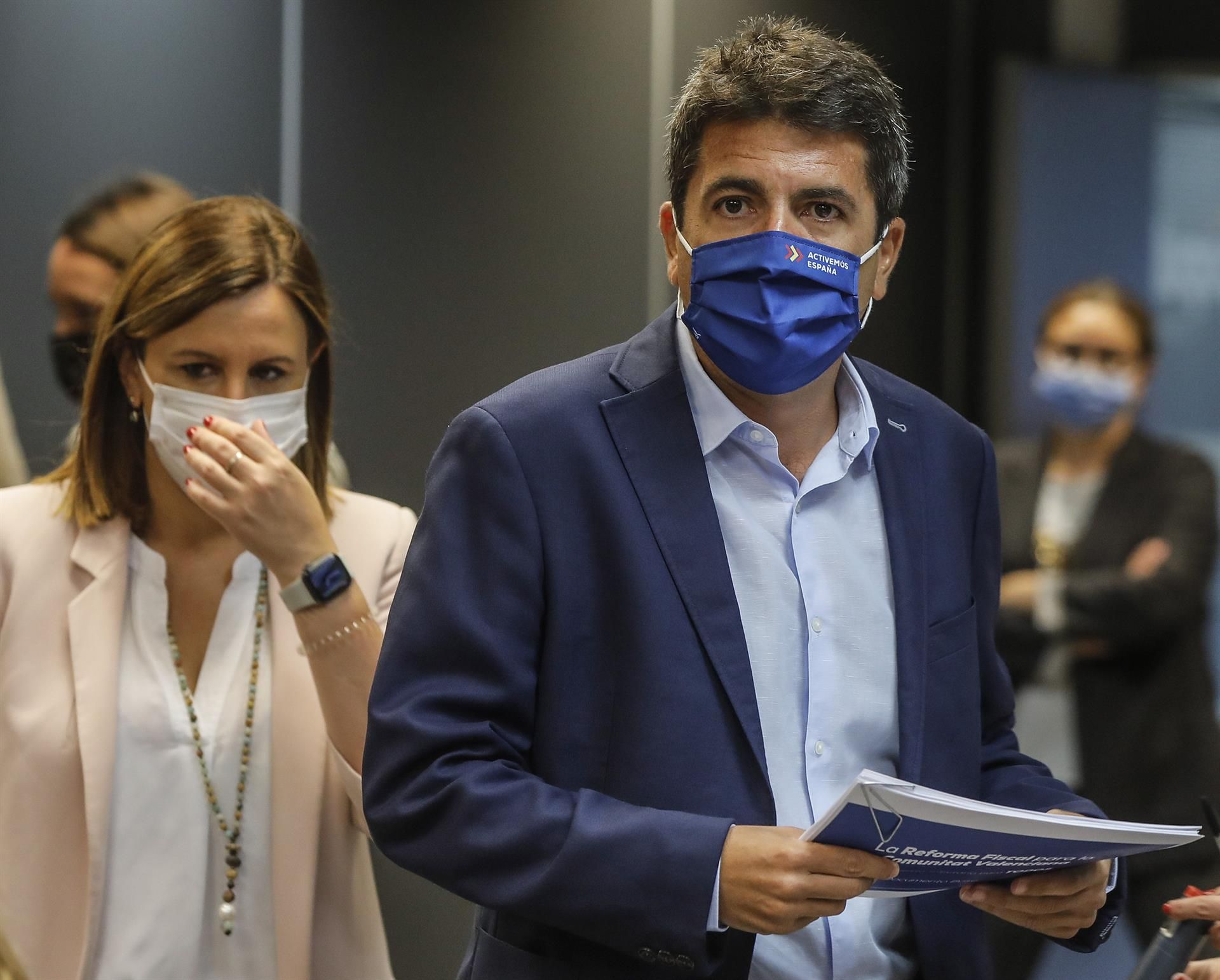 La portavoz del PP en el Ayuntamiento de València, Maria José Catalá, y el presidente del Partido Popular de la Comunitat Valenciana, Carlos Mazón