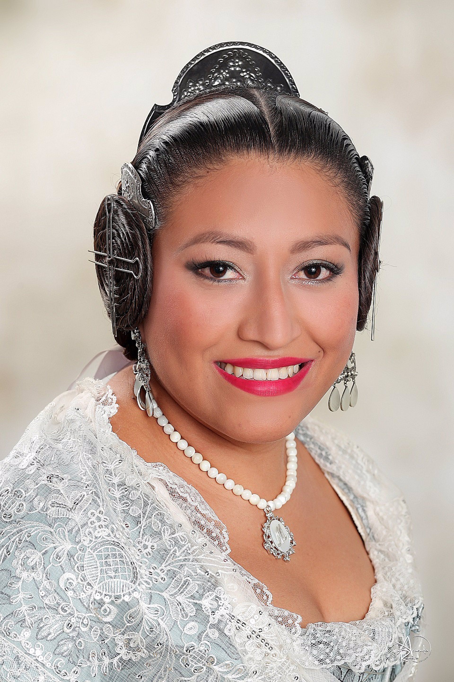 La candidata a Fallera Mayor de València de la comisión Portal de Valldigna Salinas