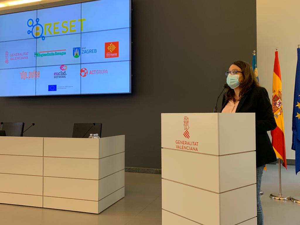 Mónica Oltra en el workshop sobre transformació d'empreses cooperatives 