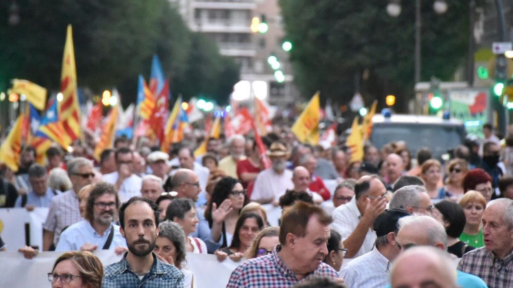 las manifestaciones del 9 de octubre han sido historicamente actos cargados de emocion por los valencianos
