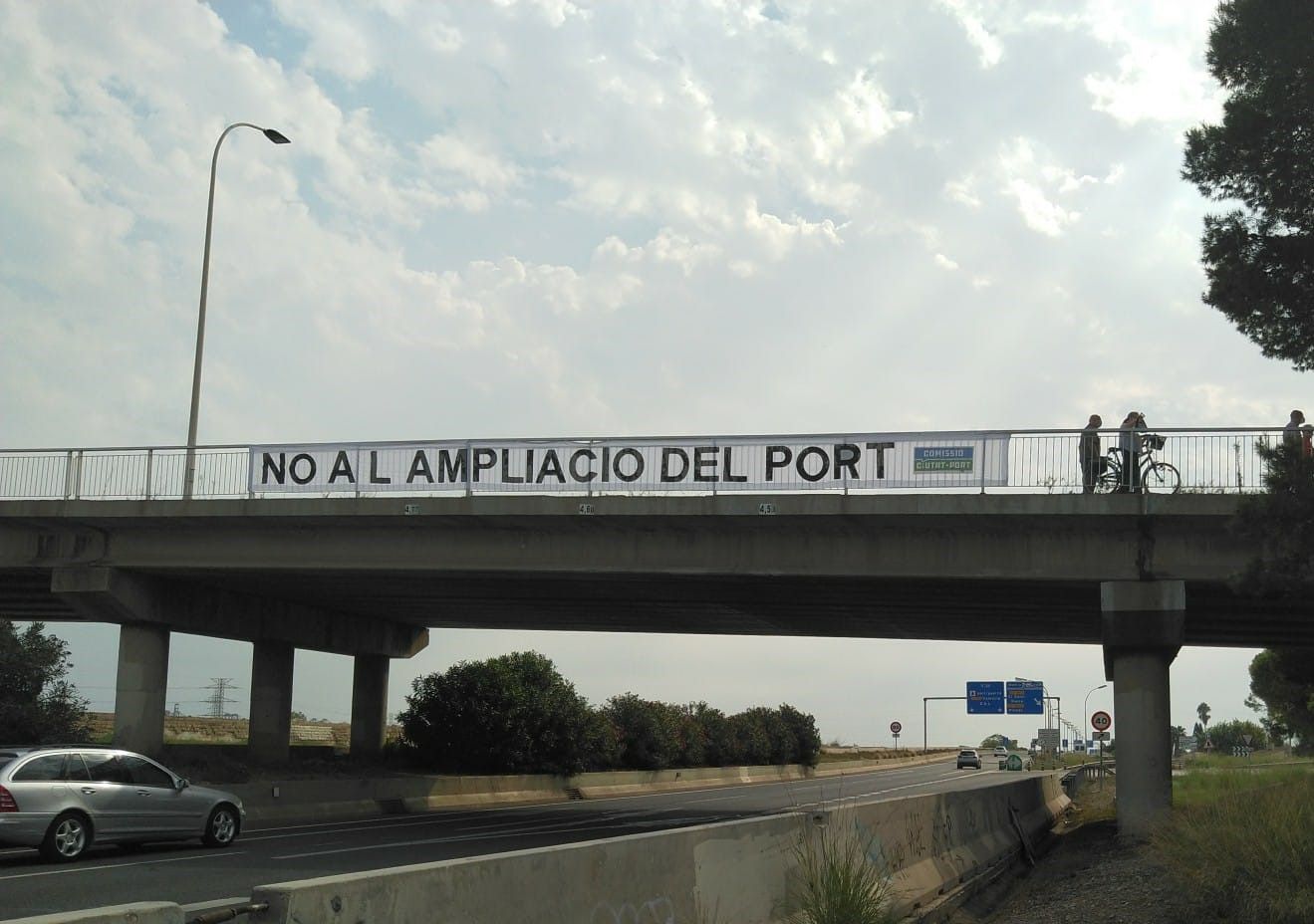 Pancarta en contra de la ampliación del Puerto de València