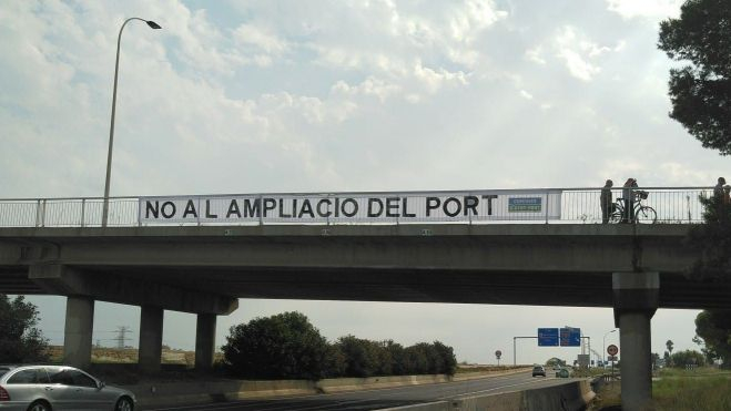 Pancarta en contra de la ampliación del Puerto de València