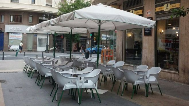 Imatge de la terrassa d'un bar a València