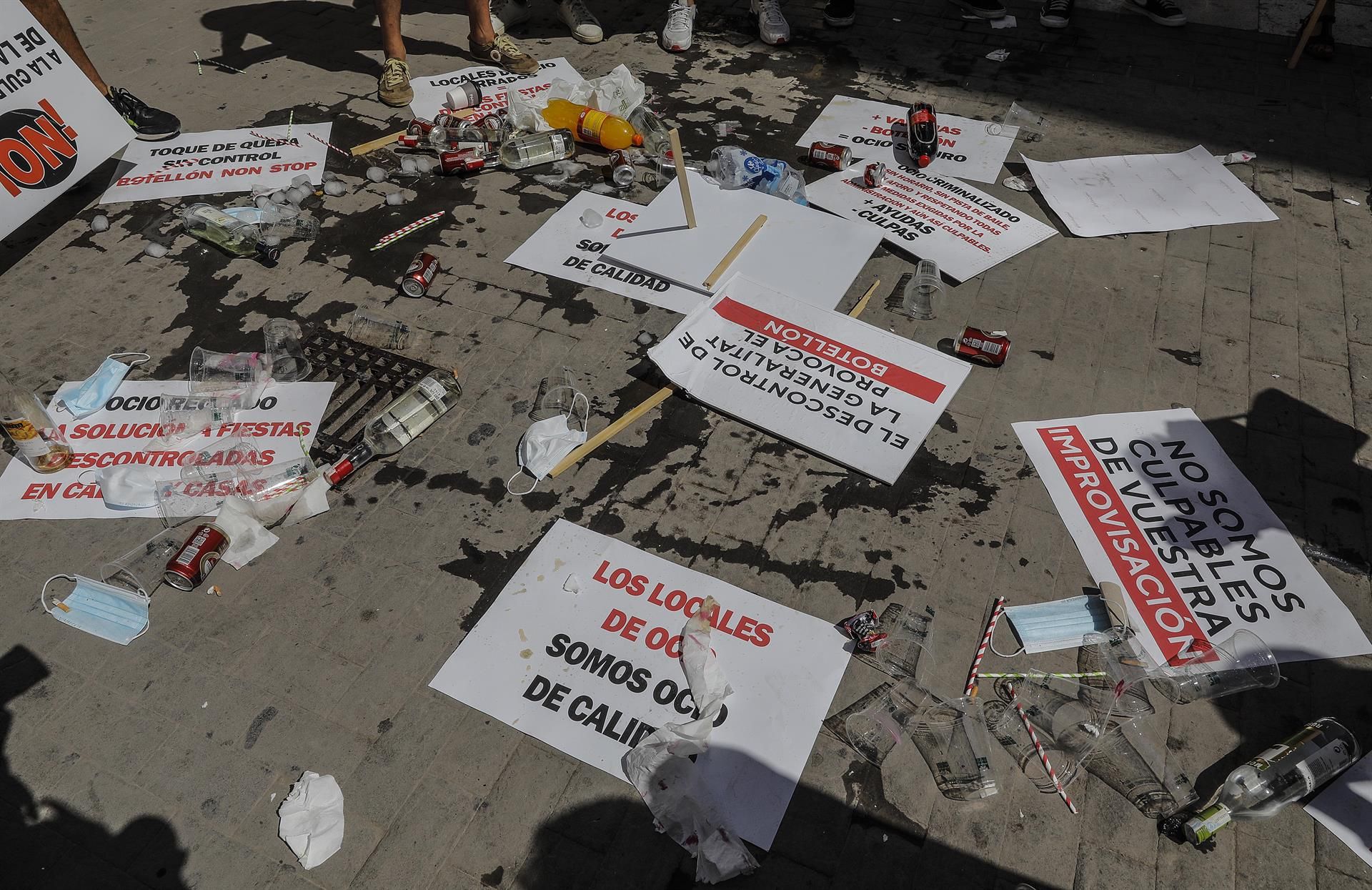 Carteles de varios trabajadores de pymes del ocio y de la hostelería