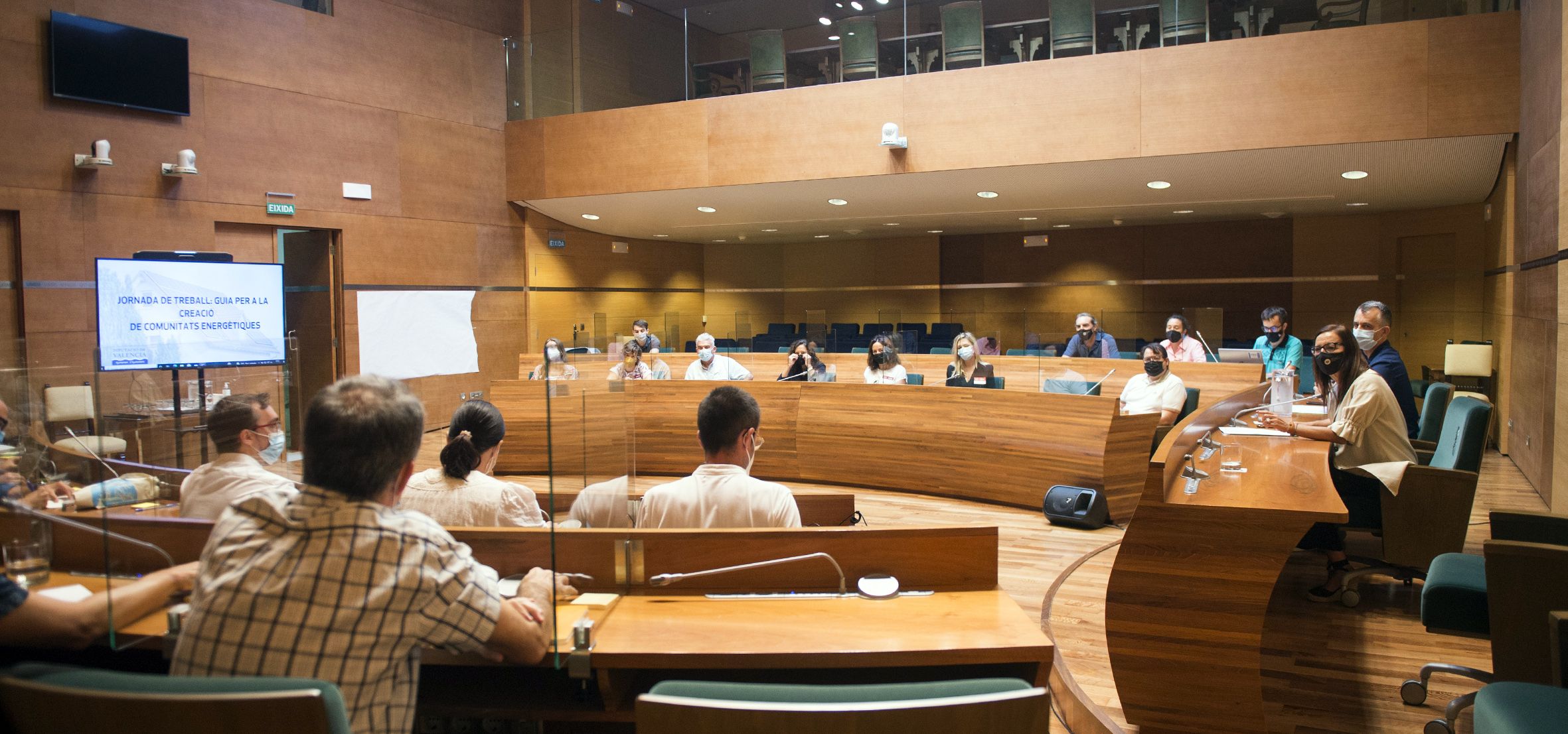 Jornada de trabajo en el Salón de Plenos de la Diputació