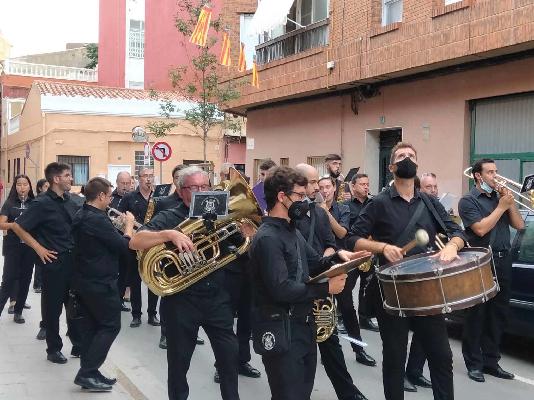 Pasacalle de la Unió Musical de Catarroja durante estas Fallas de septiembre