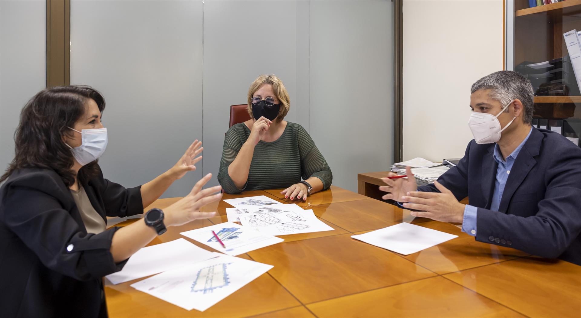 María José Mira, secretària autonòmica de Model Econòmic, participa en una reunió sobre fons europeus